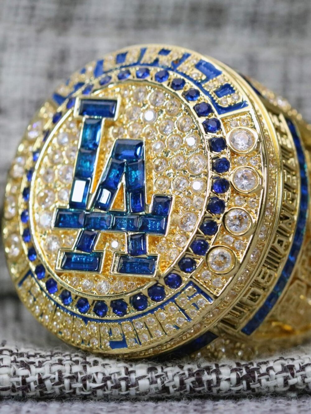 Los Angeles Dodgers Championship Ring... Fast shipped from USA
